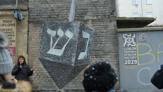 Mozaikowy bączek przypomina żydowską historię Lublina