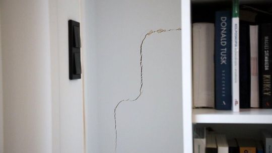 UL. Wędrowna pękające ściany