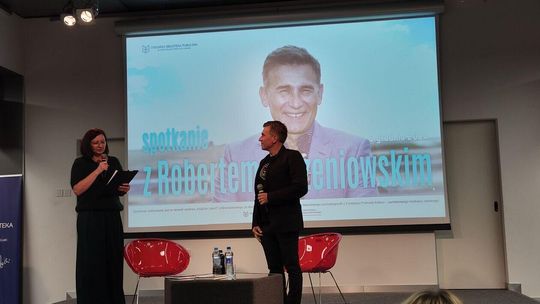 Robert Korzeniowski w bibliotece w Chełmie