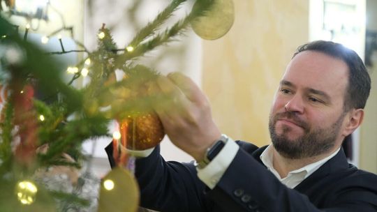 Wojewoda już ubrał choinkę