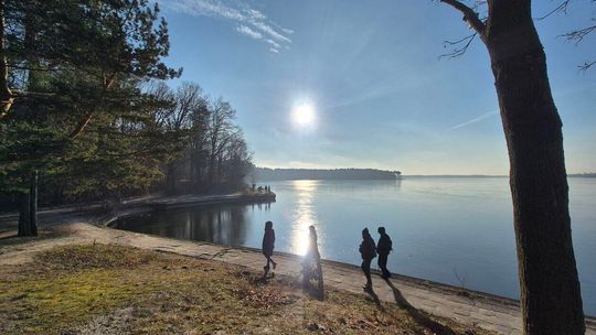 Świąteczny spacer w Dąbrowie nad Zalewem Zemborzyckim