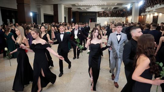 Studniówka Zespołu Szkół nr. 5 im. Jana Pawła II w Luxorze Studniówka Zespołu Szkół nr. 5 im. Jana Pawła II w Luxorze