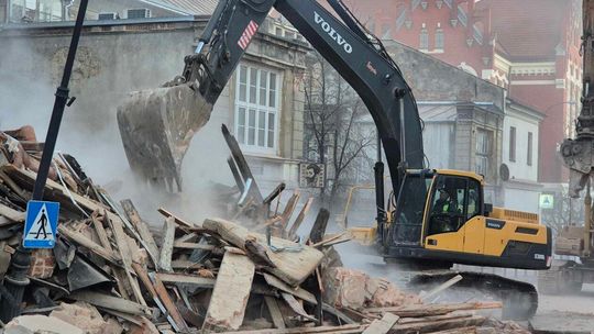 Częściowa rozbiórka kamienicy przy ul. Bernardyńskiej Częściowa rozbiórka kamienicy przy ul. Bernardyńskiej