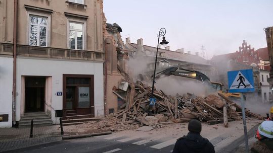 Wyburzanie kamienicy przy ul. Bernardyńskiej 10 w Lublinie Wyburzanie kamienicy przy ul. Bernardyńskiej 10 w Lublinie