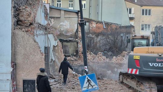 Wyburzenie kamienicy przy ulicy Bernardyńskiej - dzień trzeci Wyburzenie kamienicy przy ulicy Bernardyńskiej - dzień trzeci