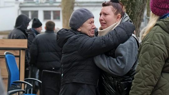 Dramat lokatorów opuszczających mieszkania w kamienicy przy ul. Farbiarskiej 2