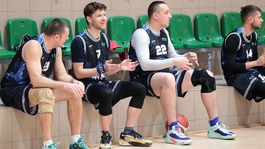 Pod koszami dziennika. Pod koszami dziennika.