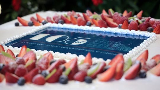 Medale i odznaczenia dla pracowników Lubelskiego Urzędu Wojewódzkiego.