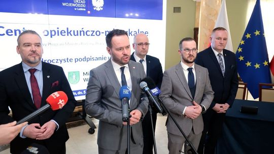 Podpisanie umów na Centra Opiekuńczo - Mieszkalne.