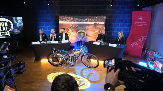 Konferencja dotycząca otwarcia ekspozycji w CSK – 100 lat żużla