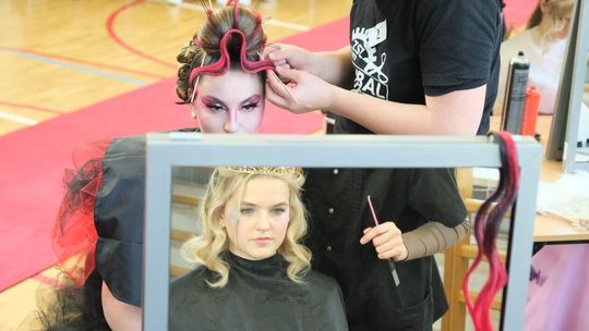 Ogólnopolski Konkurs Fryzjerski w lubelskim Zespole Szkół Odzieżowo -Włókienniczych Ogólnopolski Konkurs Fryzjerski w lubelskim Zespole Szkół Odzieżowo -Włókienniczych