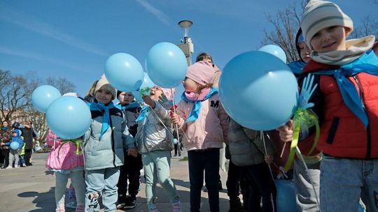 Lubelskie obchody Światowego Dnia Świadomości Autyzmu rozpoczął niebieski spacer