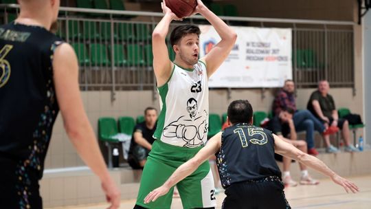 Koszykarskie amatorskie granie w Staszicu.