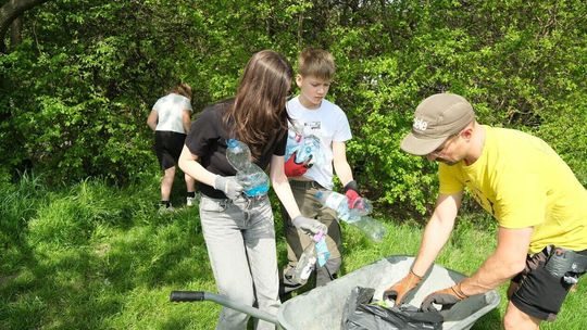 Zaczęli sprzątanie Ziemi w Parku Rusałka od Rezerwatu Dzikich Dzieci 