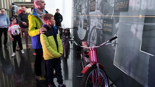 Wystawa 100 lat żużla otwarta w CSK.