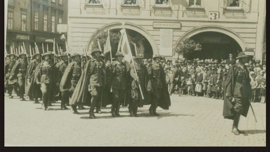 Sztandar pułku Podhalańskiego znaleziony w Tomaszowie Sztandar pułku Podhalańskiego znaleziony w Tomaszowie