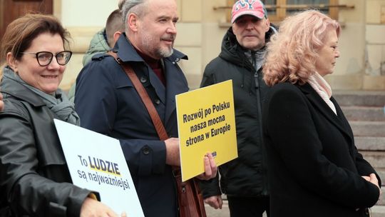 Konferencja prasowa kandydata na prezydenta Szymona Hołowni.