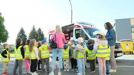 Przedszkolaki w stacji pogotowia Przedszkolaki w stacji pogotowia