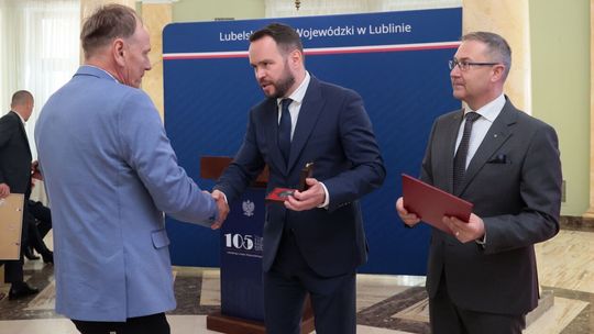 Dzień samorządu terytorialnego. Wojewoda wręczał medale i odznaczenia.