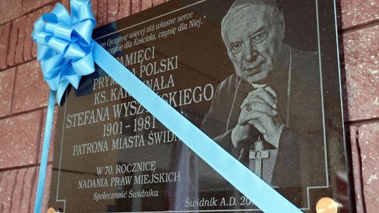 Odsłonięcie tablicy przy Urzędzie Miasta w Świdniku poświęconej Wyszyńskiemu.