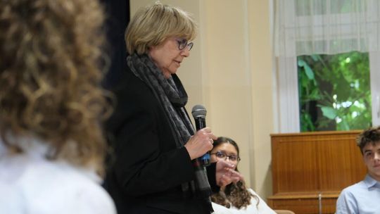 Spotkanie młodzieży z III LO z poetką Ewą Lipską Spotkanie młodzieży z III LO z poetką Ewą Lipską