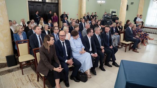 Podpisanie umów z programu Aktywne Place Zabaw w Lubelskim Urzędzie Wojewódzkim.