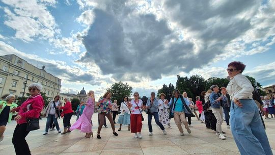 Seniorzy tańczyli na Placu Litewskim Seniorzy tańczyli na Placu Litewskim