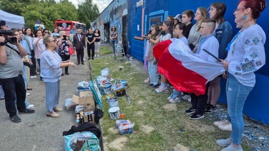 Malowanie muralu na Światowy Dzień Uchodźcy w Lublinie Malowanie muralu na Światowy Dzień Uchodźcy w Lublinie