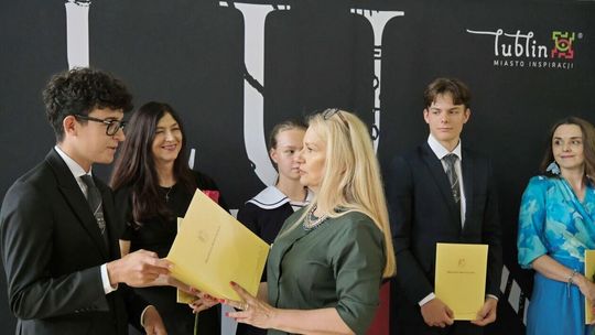 186 uczniów otrzymało stypendia prezydenta za sukcesy w olimpiadach i konkursach