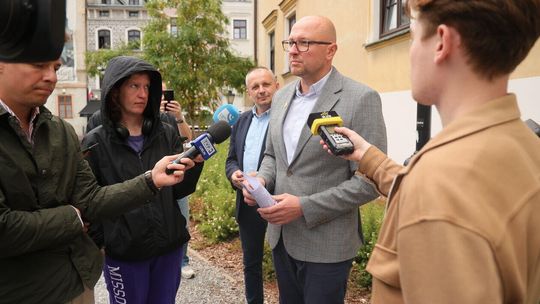 Odsłonięcie nowego koziołka Lesława przy Placu po Farze