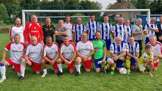 Reprezentacja Polskich Pisarzy zagrała w Popkowicach Reprezentacja Polskich Pisarzy zagrała w Popkowicach