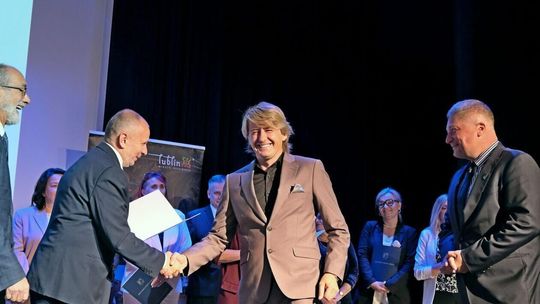 Przed pierwszym dzwonkiem: nominacje dla dyrektorów, awanse dla nauczycieli