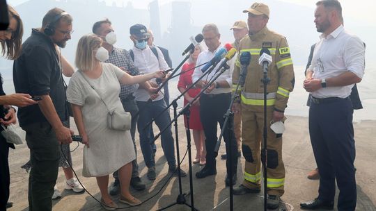 Jeszcze się dymi. Pożar składowiska odpadów w Bełżycach.