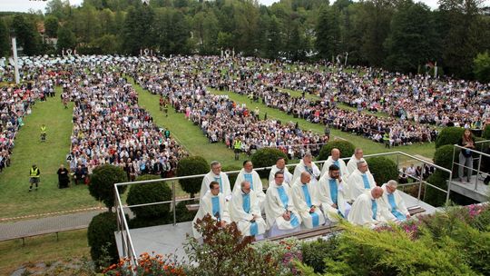 Uroczystości religijne na Placu Różańcowym w Wąwolnicy Uroczystości religijne na Placu Różańcowym w Wąwolnicy