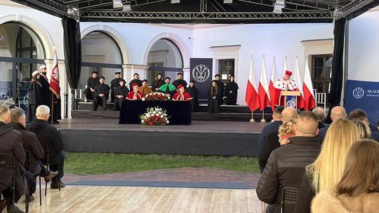 Inauguracja roku akademickiego w Akademii Zamojskiej z udziałem Karola Nawrockiego