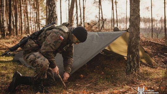 2 LBOT ćwiczy w lesie