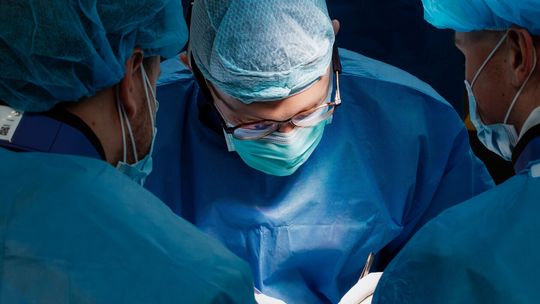 Pionierski zabieg w Lublinie. Wydrukowana w 3D kość nadgarstka uratowała sprawność ręki 27-latka