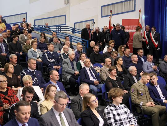 Odznaczenia i medale dla honorowych dawców krwi.