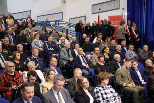 Odznaczenia i medale dla honorowych dawców krwi.