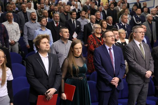 Odznaczenia i medale dla honorowych dawców krwi.