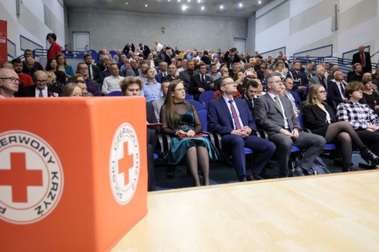 Odznaczenia i medale dla honorowych dawców krwi.