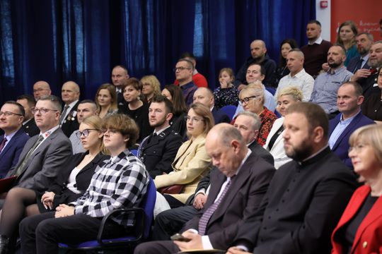 Odznaczenia i medale dla honorowych dawców krwi.