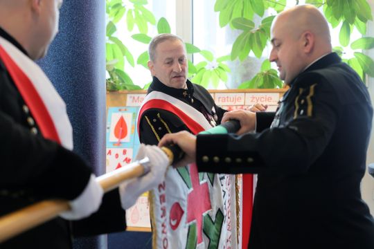 Odznaczenia i medale dla honorowych dawców krwi.