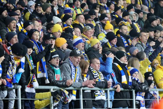 Pełny stadion na meczu Motoru z Legią.