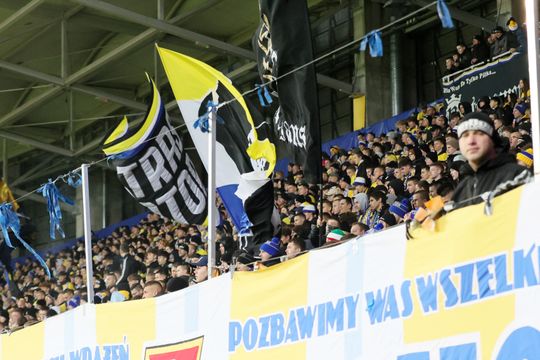 Pełny stadion na meczu Motoru z Legią.