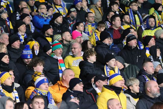 Pełny stadion na meczu Motoru z Legią.