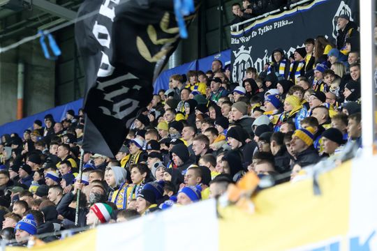 Pełny stadion na meczu Motoru z Legią.