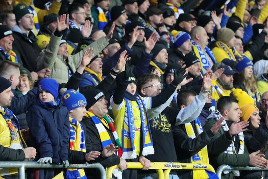 Pełny stadion na meczu Motoru z Legią.