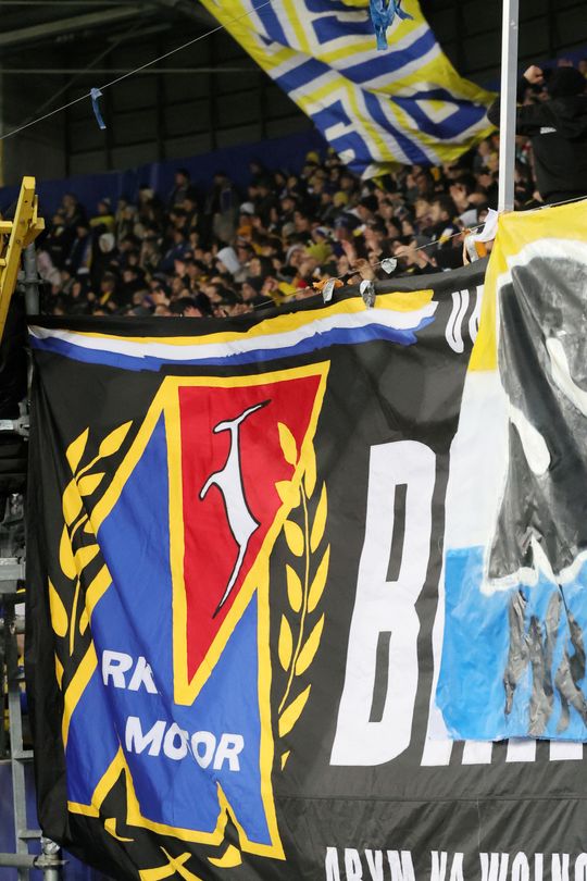 Pełny stadion na meczu Motoru z Legią.