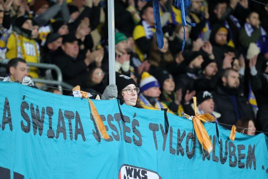 Pełny stadion na meczu Motoru z Legią.